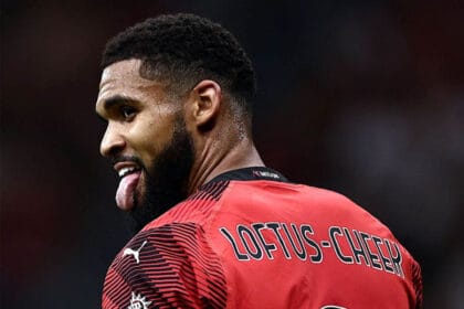 Ruben Loftus-Cheek me fanellën e Milanit gjatë një ndeshjeje të Serie A