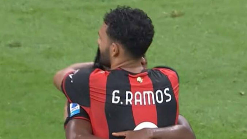 Mario Gila dhe Goncalo Ramos festojnë gjatë ndeshjes Milan-Venezia te San Siro.