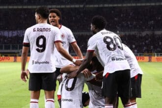 Futbollistët e Milanit festojnë pas golit të shënuar ndaj Torinos