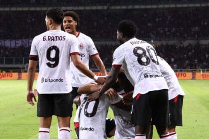 Futbollistët e Milanit festojnë pas golit të shënuar ndaj Torinos