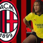 Diego Moreira buzëqesh me fanellën e re të Milanit gjatë një prezantimi zyrtar
