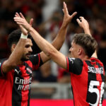 Milani fiton. Lojtarët e Milanit festojnë golin ndaj Venezias te San Siro