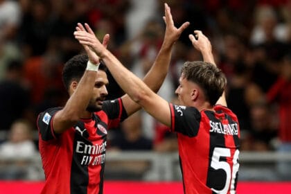 Milani fiton. Lojtarët e Milanit festojnë golin ndaj Venezias te San Siro