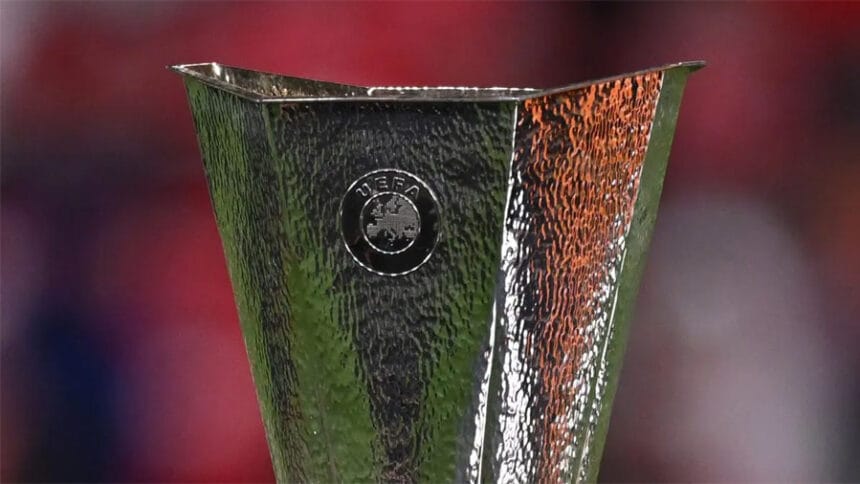 Stema e Europa League me sfondin e stadiumit Waldstadion në Frankfurt