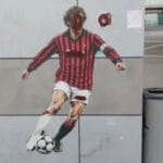 Murali i dëmtuar i Franco Baresi përpara selisë së Casa Milan.