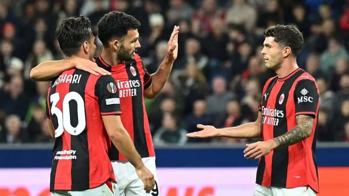 Lojrarët e Milanit Ardon Jashari, Chris Pulisic dhe Goncalo Ramos, festojnë golin e këtij të fundit kundër Salzburgut