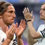 Luka Modrić duke përshëndetur tifozët madridistë pas përfundimit të kontratës me Real Madridin
