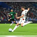 Milan, francezi Rabiot ne momentin e goditjes së topit ne golin kundër Sassuolo