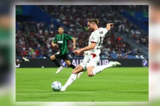 Milan, francezi Rabiot ne momentin e goditjes së topit ne golin kundër Sassuolo